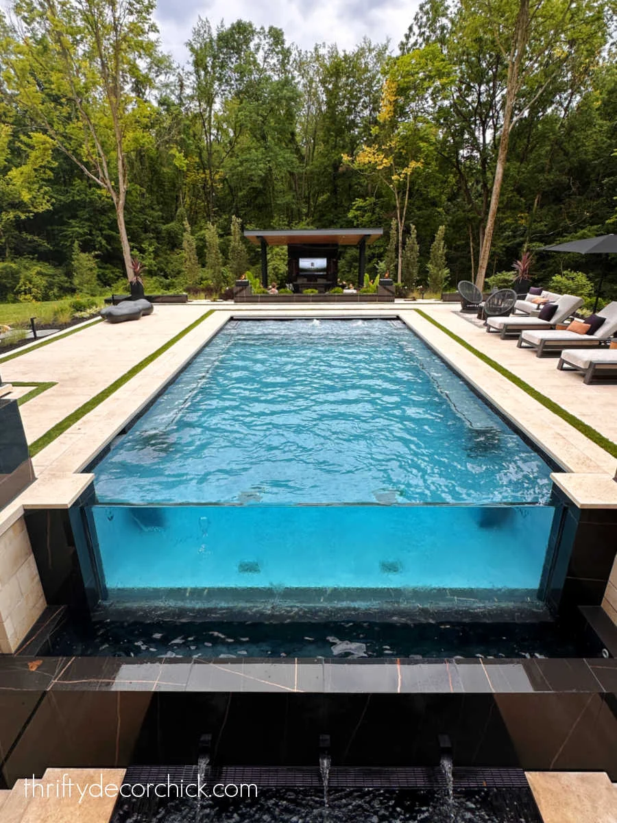 infinity pool fountain